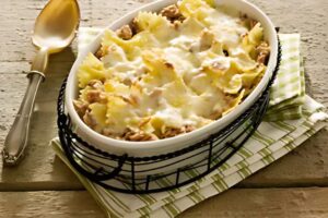 Pasta a los cuatro quesos y atún al horno